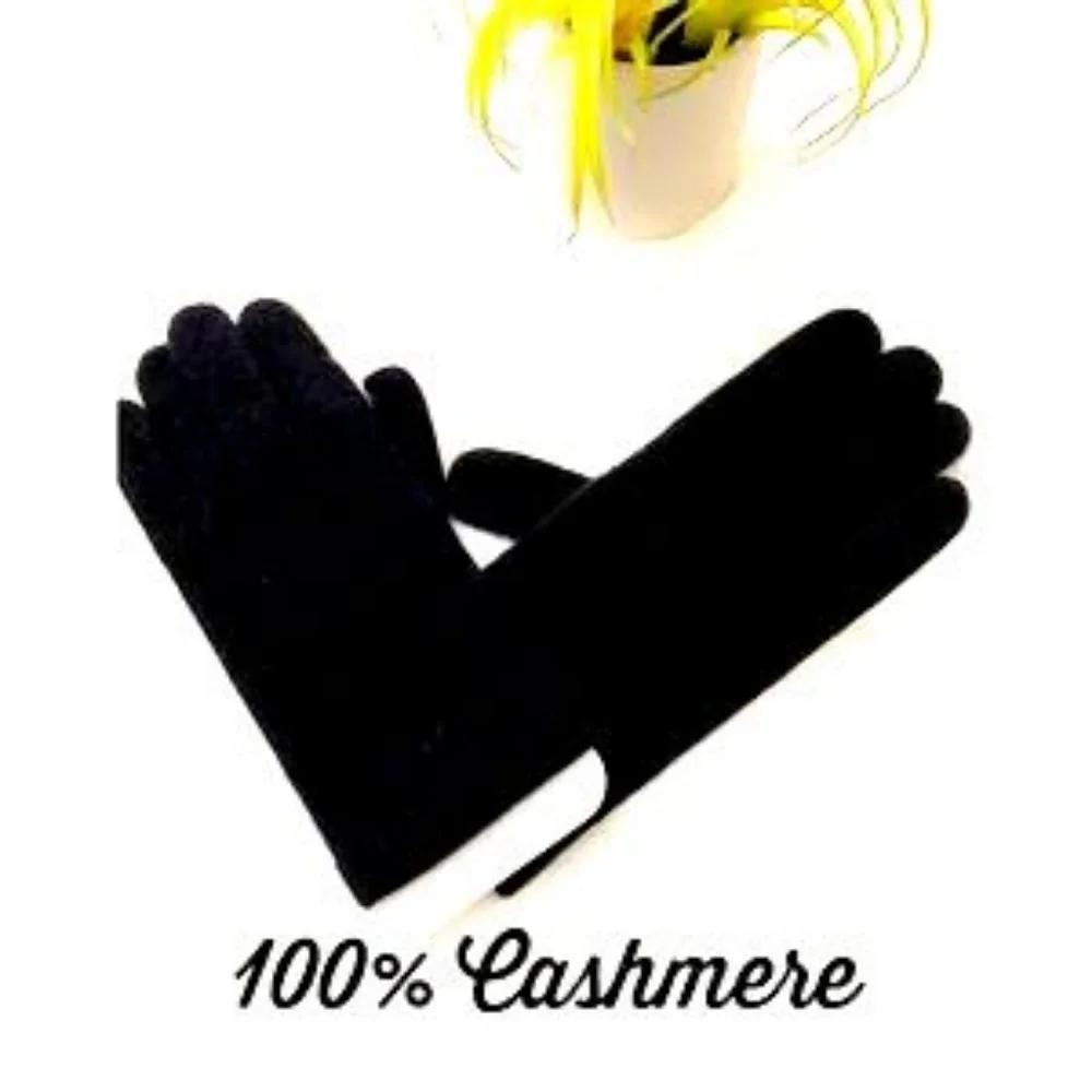 NWT 100% Cashmere Black Soft Cozy Gloves
